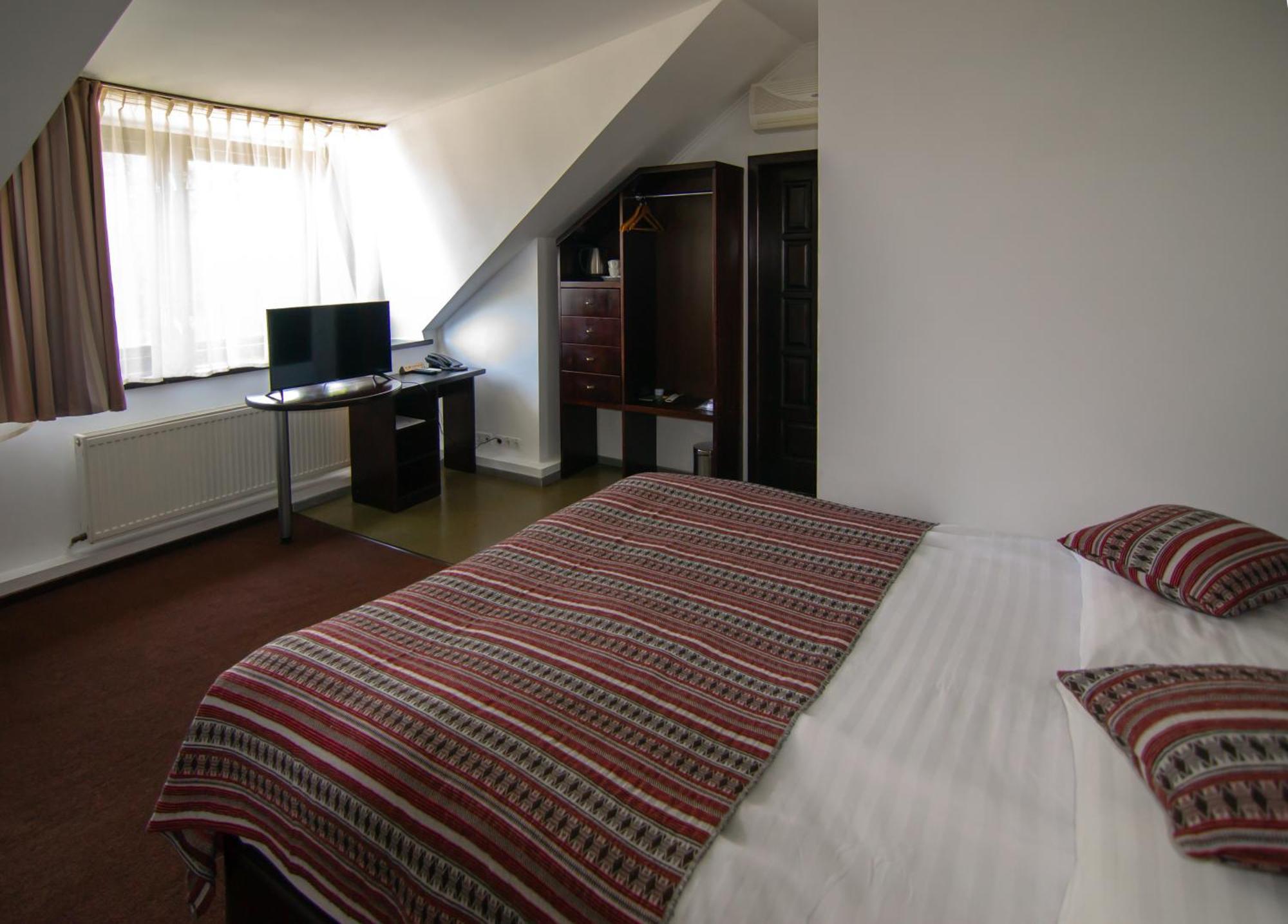 Knyazha Hora Hotel Kaniv Oda fotoğraf